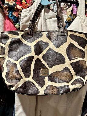 Vintage -amazing Dooney & Bourke Giraffe-Print Shoulder Tote in Brown and Cream